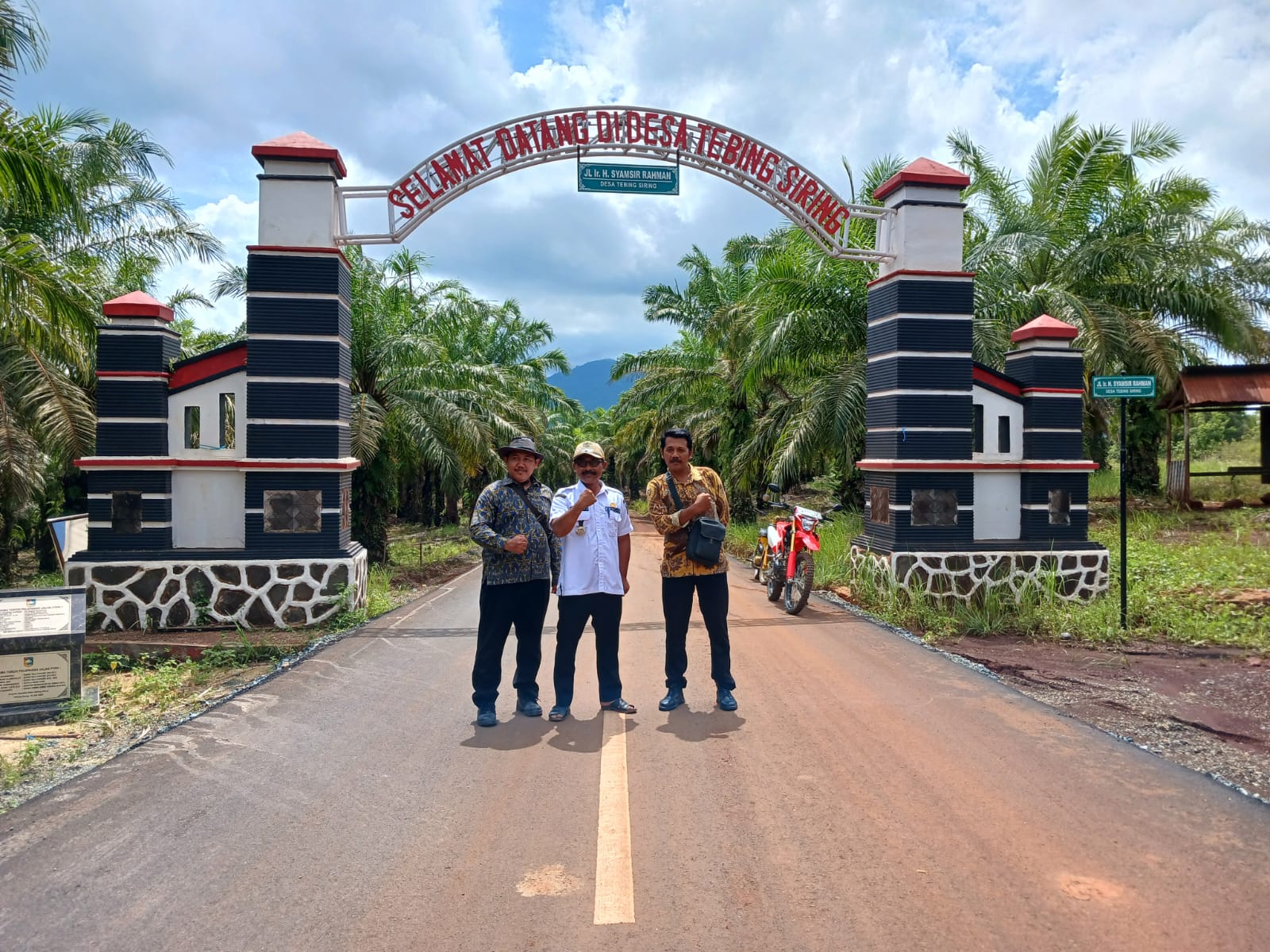 Jalan Desa Tebing Siring Beraspal