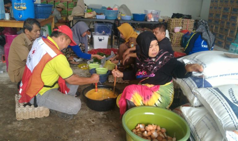 TERAKHIR - Suasana di dapur umum Dinsos Tala pada hari terakhir, Kamis (15_1)..